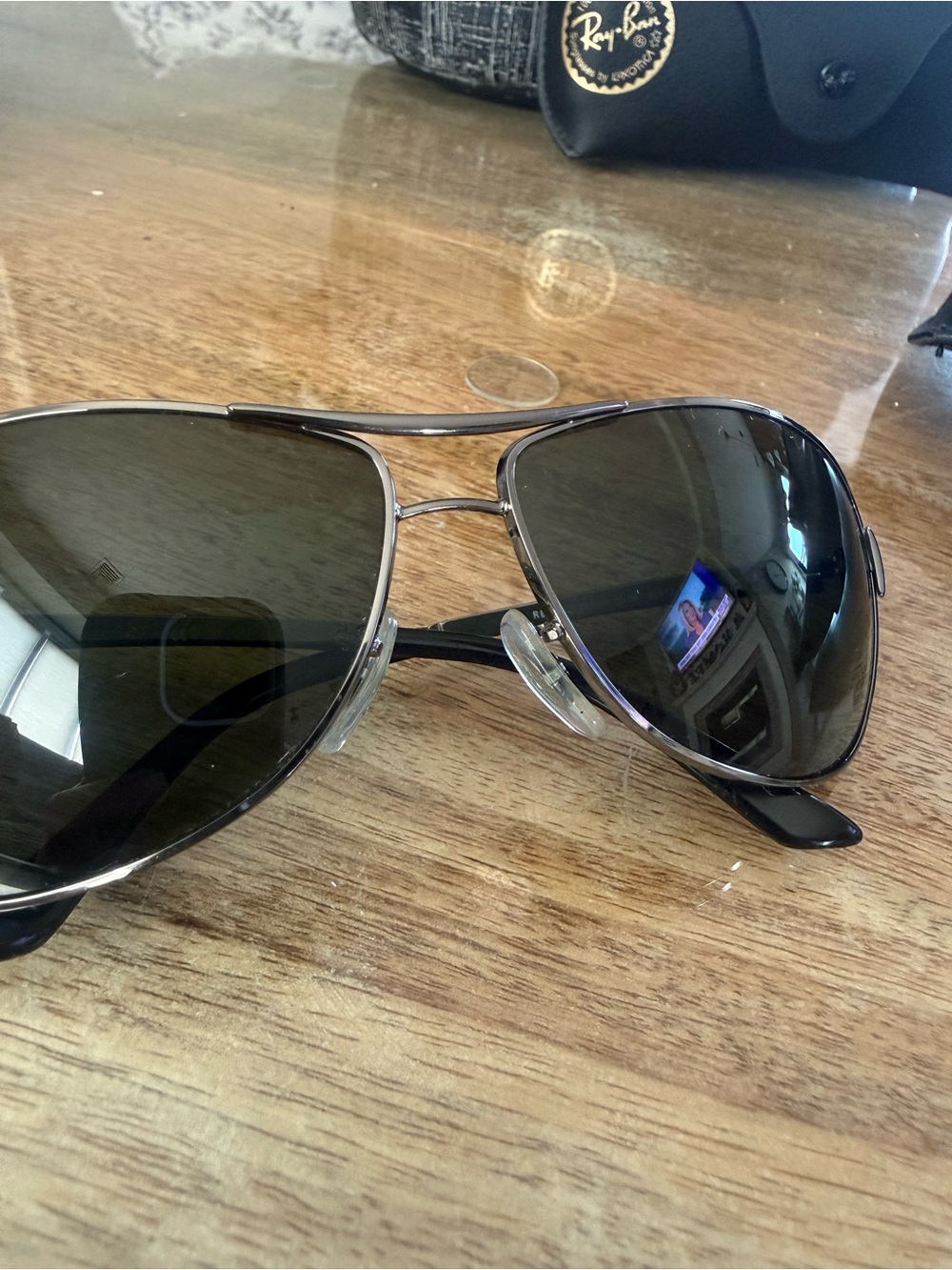 Polarized Ray-Ban Silver Aviator Sunglasses with Dark Lenses